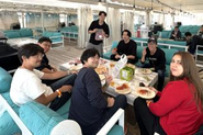 メンバー全員でランチブッフェやBBQ