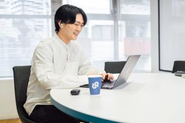 2020年2月よりリモートワークを導入。選考も完全オンラインに対応しています。
