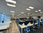 フリーアドレス制を採用しているオフィススペース。自由に好きな席で仕事をすることができます。