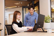 週1回の全社定例MTGでは、会社の方向性や現状を全社員が理解し、日々の業務に取り組みます。スタートアップならではの自身の取り組みが会社経営に大きく影響していることを実感する瞬間です！