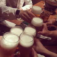 月1恒例全体ミーティングは大好評でよく飲み、よく食べます！