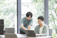 メンバー同士で積極的に意見交換や情報共有が行われています。