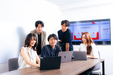 裁量ある環境で成長できる営業兼ディレクター＊幅広い業界で経験を積む