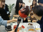 バレンタインには社内でチョコレートフォンデュをしました!(笑)