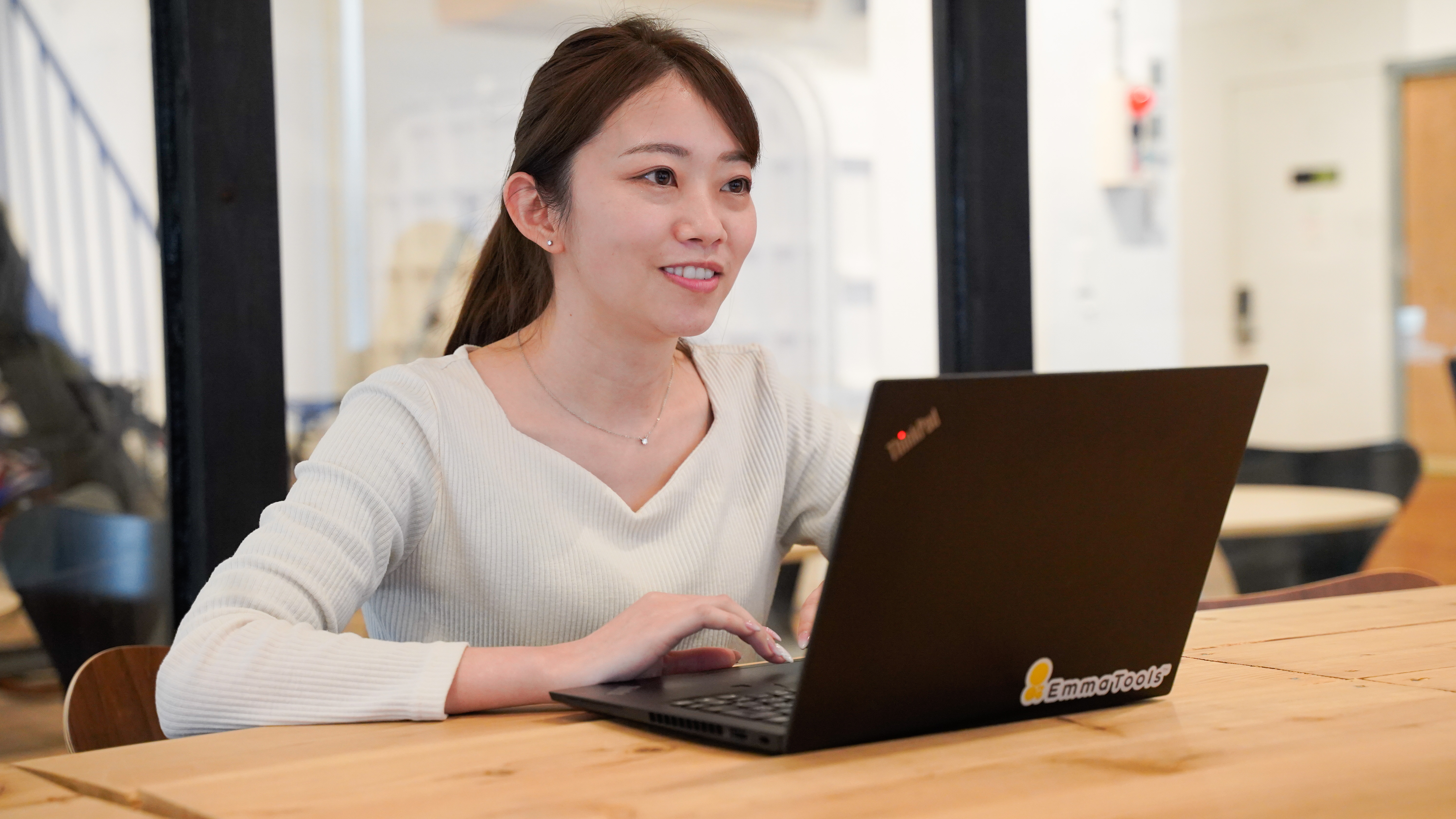 業界未経験で入社し1年半で東証プライム上場企業との共同メディア編集長に。教育機関からEXIDEAに転職したメンバーに入社の経緯と仕事観を聞いてみた。