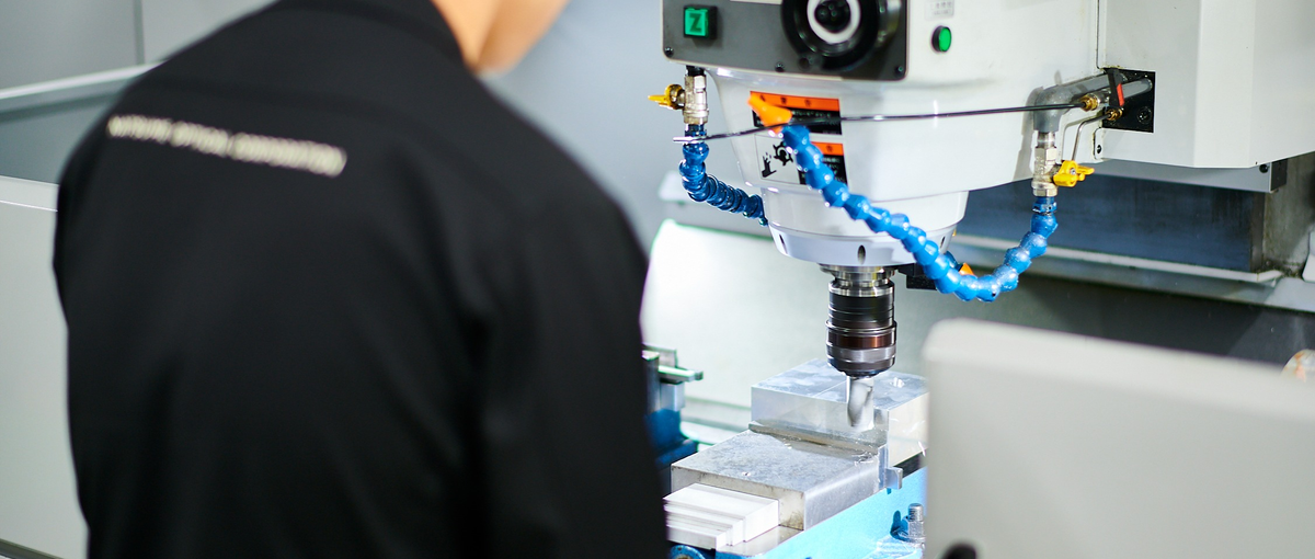 AI×ロボット×光学＝夏目光学。