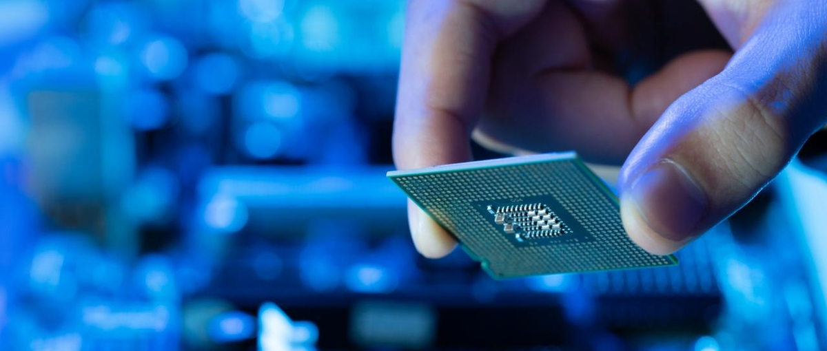 SES→上流に携われるSIerへ。全員フルスタックの環境でスキルを磨く！