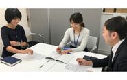 チームで成果を出すことを大切にしています、質問や相談は先輩や社員たちに気軽にできます