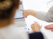 「教えることは、伝え合うことから始まる。」先輩のサポートがあるから、一歩ずつ自分の教え方を育てていける