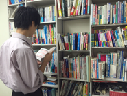 社内には参考になる書籍がたくさんあります！