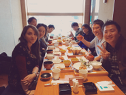 ”Color Brave"（カラー・ブレイブ） について語る社内メンバーでのランチ