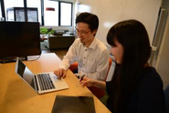 デザイナーとディレクターの打ち合わせ