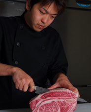肉にも愛情を込めてさばいています。