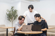 日々、IT業界は進歩しています。ただ、それをさせる技術者が不足しているのが現状です。そんな技術者の人材不足の解決に挑むことがFLARETECHの使命です。