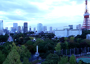 目の前が芝公園で、四季を豊かに感じられます。東京タワーまでは徒歩10分！