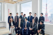  戦略家、マーケター、エンジニア、クリエイター。異なる解像度が、ここに集まっています。   違う視点が、正しい戦略を生みます。