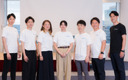 平均年齢30代半ばの経営チームが社員と近い距離で日々事業に向き合っています。
