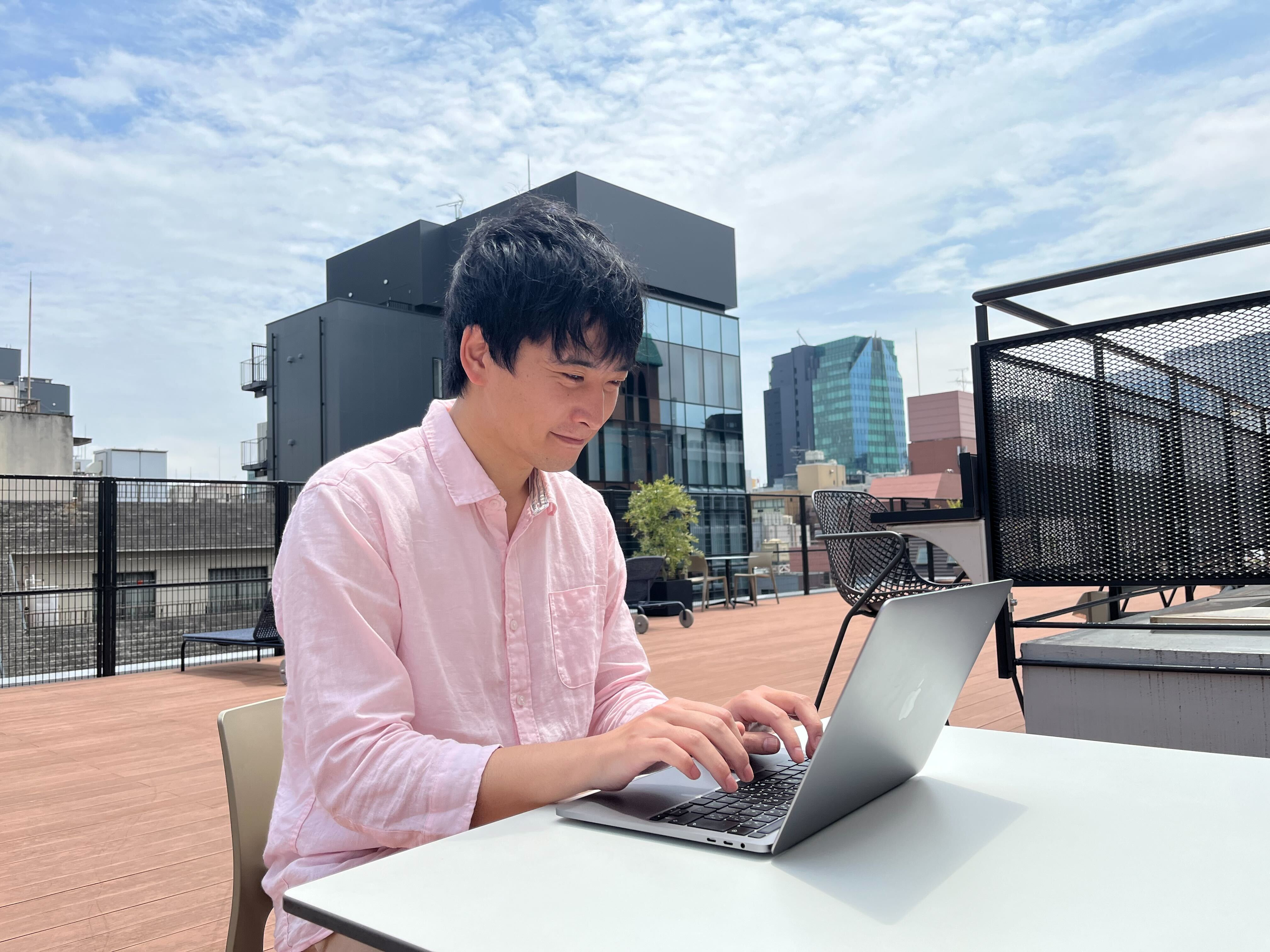 【社員インタビュー】「徹底したユーザー志向」でプロダクト開発に貢献する。2人目のWebエンジニアの想い。