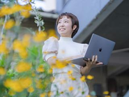 「若いスタッフ達がやりがいを感じ、生き生きと仕事をする環境を作っていきたい」。だからという訳ではないですが、当社は服装自由の職場。自分がアガる好きなファッションで仕事をしてもらっています