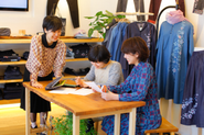 お客様のご依頼の品物を企画製作しています。