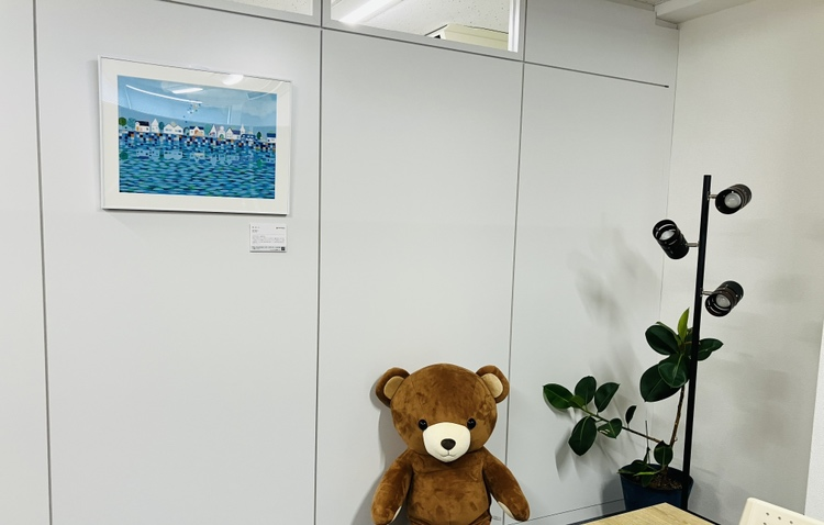 【ユニファーストNEWS】社内に掲示しているアート作品をご紹介！―2024年夏編―