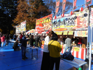 「リアル開催の野外フェス（食ブース）の様子」…開始直後は空いてますが入場制限一時間待ちになることもたくさん ※コロナウイルス対策は厳正に行っています。