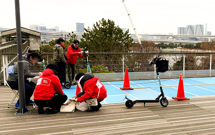 お台場のデックス東京ビーチで電動キックボードの試乗会を行いました