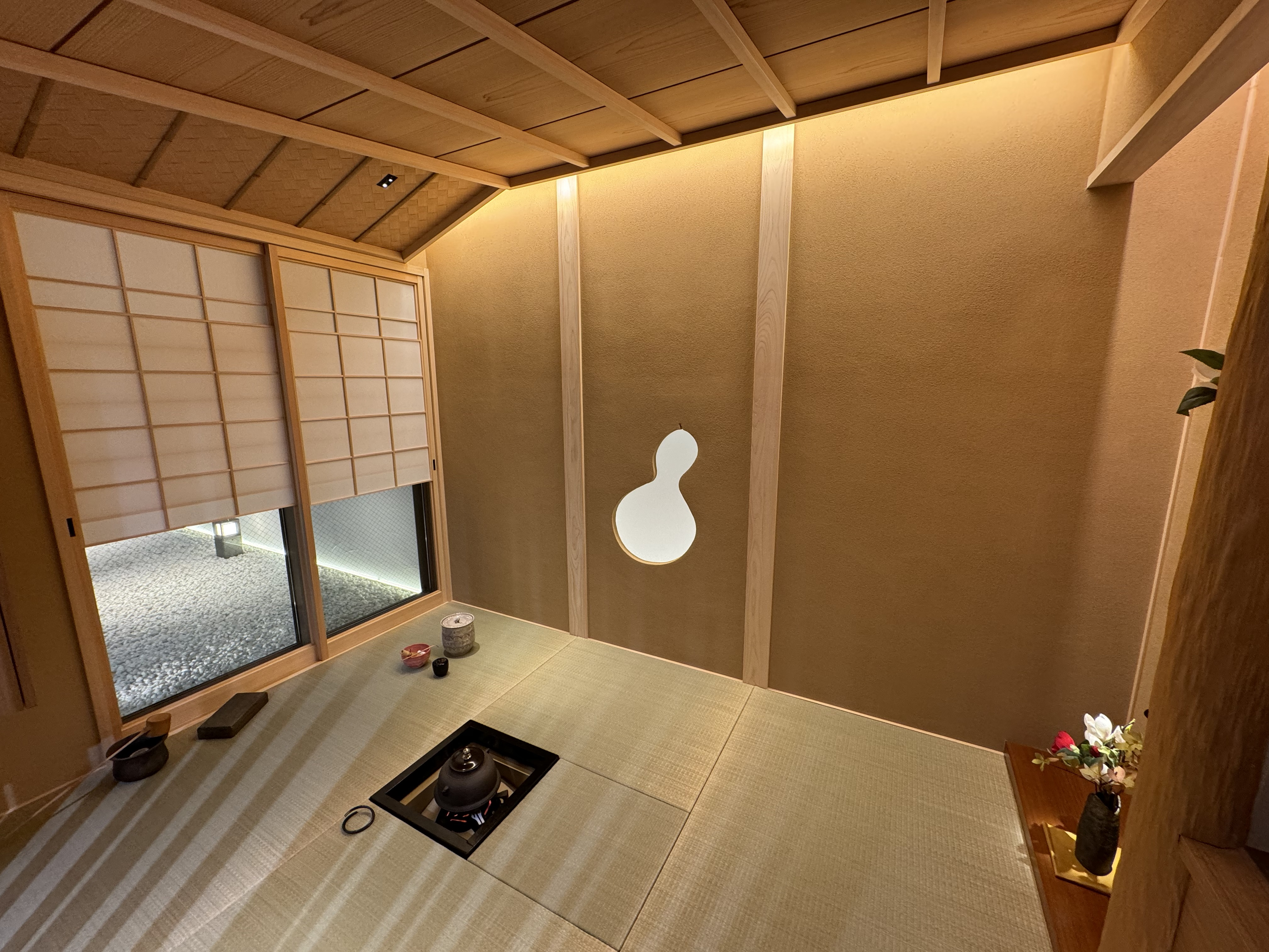 「 光の茶室 」～三畳の空間に千利休への思いを馳せ