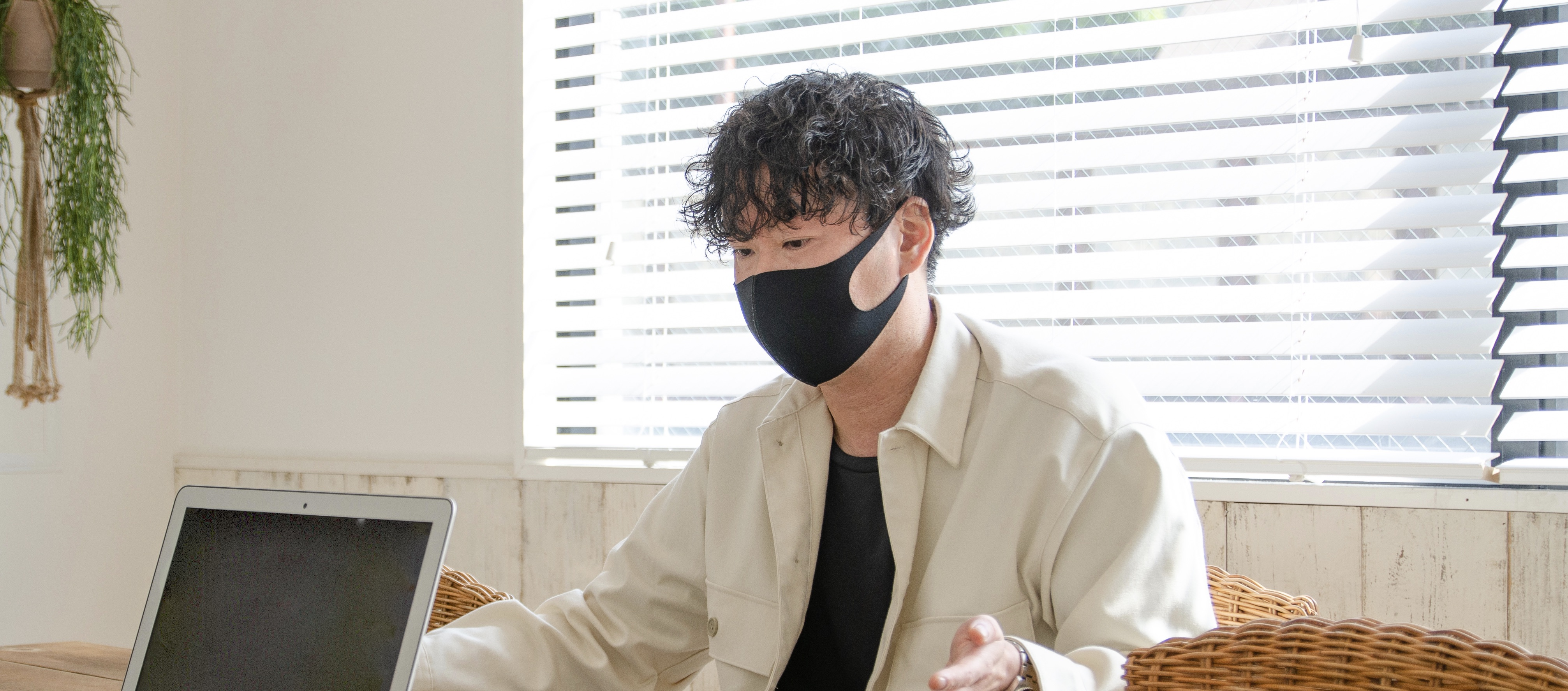 「オフラインの場に笑顔を生み出したい」期待の営業メンバーが語る、インスタベースの魅力