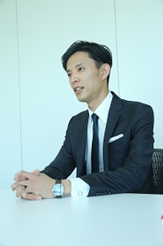 代表新井