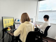 髪色 / 服装 / ネイル自由です。