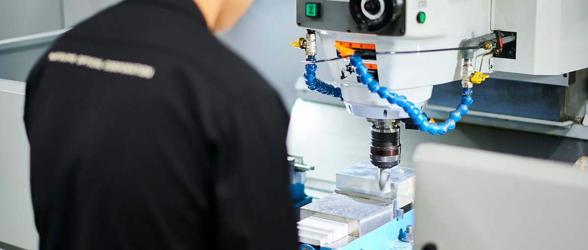 挑むなら、光の最前線。夏目光学で未体験の技術力に出会おう