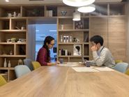 企画について打ち合わせ中です。