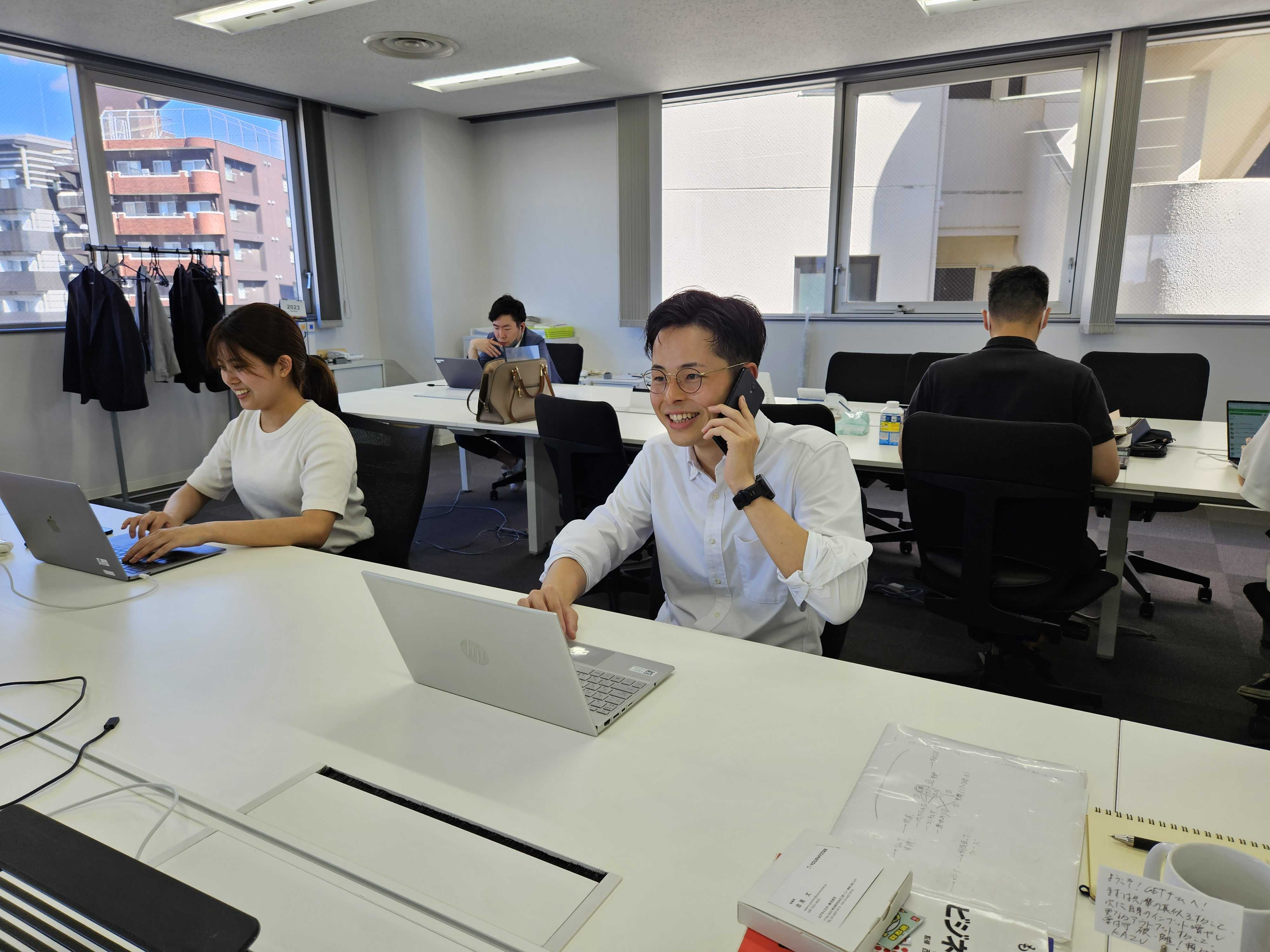 新規獲得営業インターンで頑張るタケルさんの一日