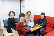 biosには明るく楽しい仲間がたくさんいます！社員間の距離も近くSESで出向していても、月一の帰社会議ではやっぱりbiosで良かった！と仲間同士で楽しくおしゃべりに花が咲きます！
