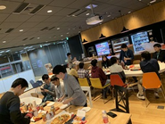 カジュアルな雰囲気で1か月の仕事を振り返る仕事Bar