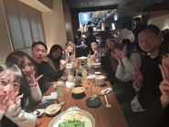 全員参加の飲み会はいつも賑やか🍻