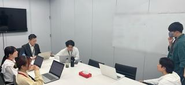 インターン生同士で行うプロダクト会議の様子