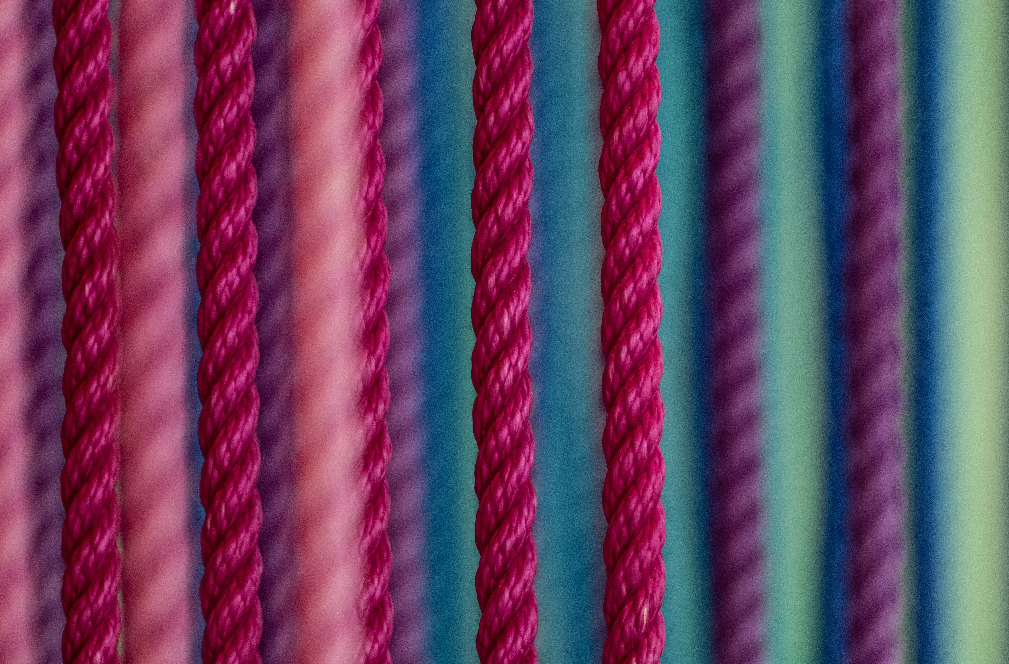 なぜSwiftのUI更新はメインスレッドでなければならないのか？