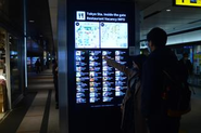 東京駅グランスタのレストラン 混雑可視化サイネージ
