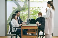 クライアントと一緒に大きな成果を出し、そのあとに飲む酒は、何よりも美味い。月に1回はMOLTS HOUSEに集まり、メンバー同士の親睦を深めています。