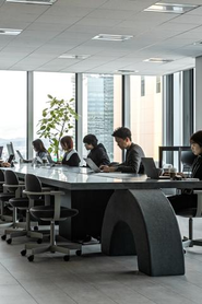 服装髪型ネイル自由！自分の好きなことを大切に。社長もジーンズ率高めです◎