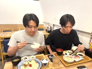 ランチ補助あり、みんなでランチを食べるカルチャーがあります！