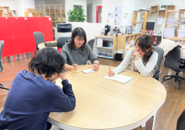 行き詰まった時はみんなでブレストをおこないます。