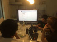 開発をモブ or ペア プログラミングで行い、知識や知恵を共有しながらやることもあります。（写真のときはiOS経験2名、PHP1名、非エンジニア1名）