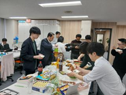 新しいLINKSメンバーを迎えた日は、オフィスで賑やかに歓迎会！