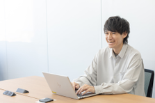 自社常駐でじっくりスキルアップ！経験ゼロからエンジニアとして成長しよう！
