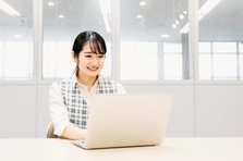大阪｜バックオフィス職｜誰かの役に立つ喜びを感じる仕事でプライベートも充実