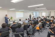 毎月開催される全社員参加型の定例会。