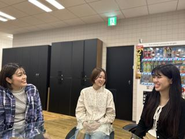 社内にはちょっとした休憩スペースも。飲み物も安く購入可能